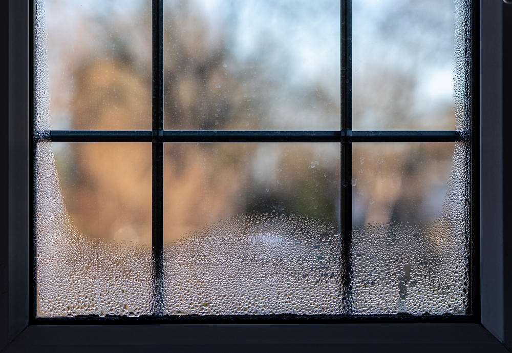 Close-up,Of,A,Leaded,Double,Glazed,Window,With,Condensation,Inside